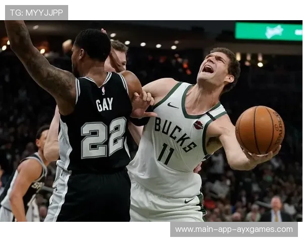 字母哥强攻禁区毫不手软,雄鹿火力全开