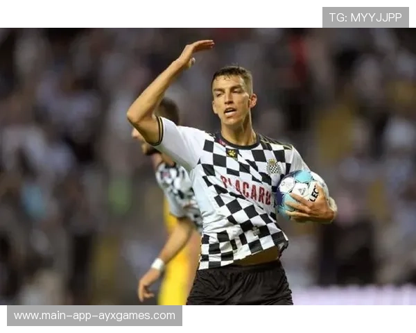 本菲卡通过边路接应不断积累优势，穆萨抢点意识突出