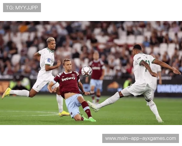 法甲摩纳哥传中精准,禁区混战收获关键一球 法甲摩纳哥传中精准,禁区混战收获关键一球